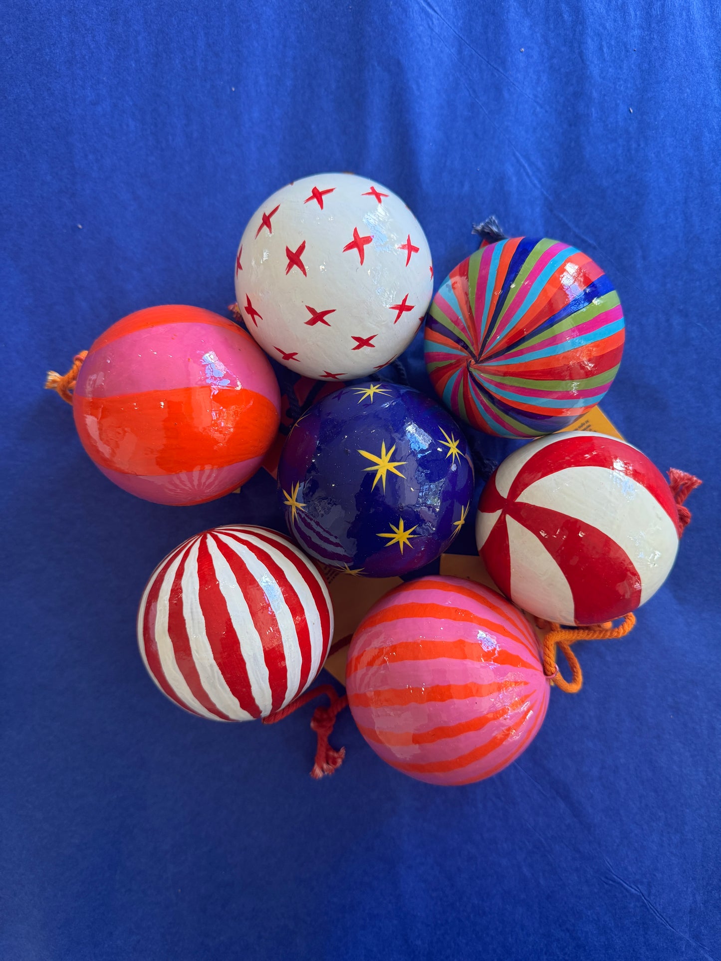 XMAS 25 papier Mache Bauble Studio Thie