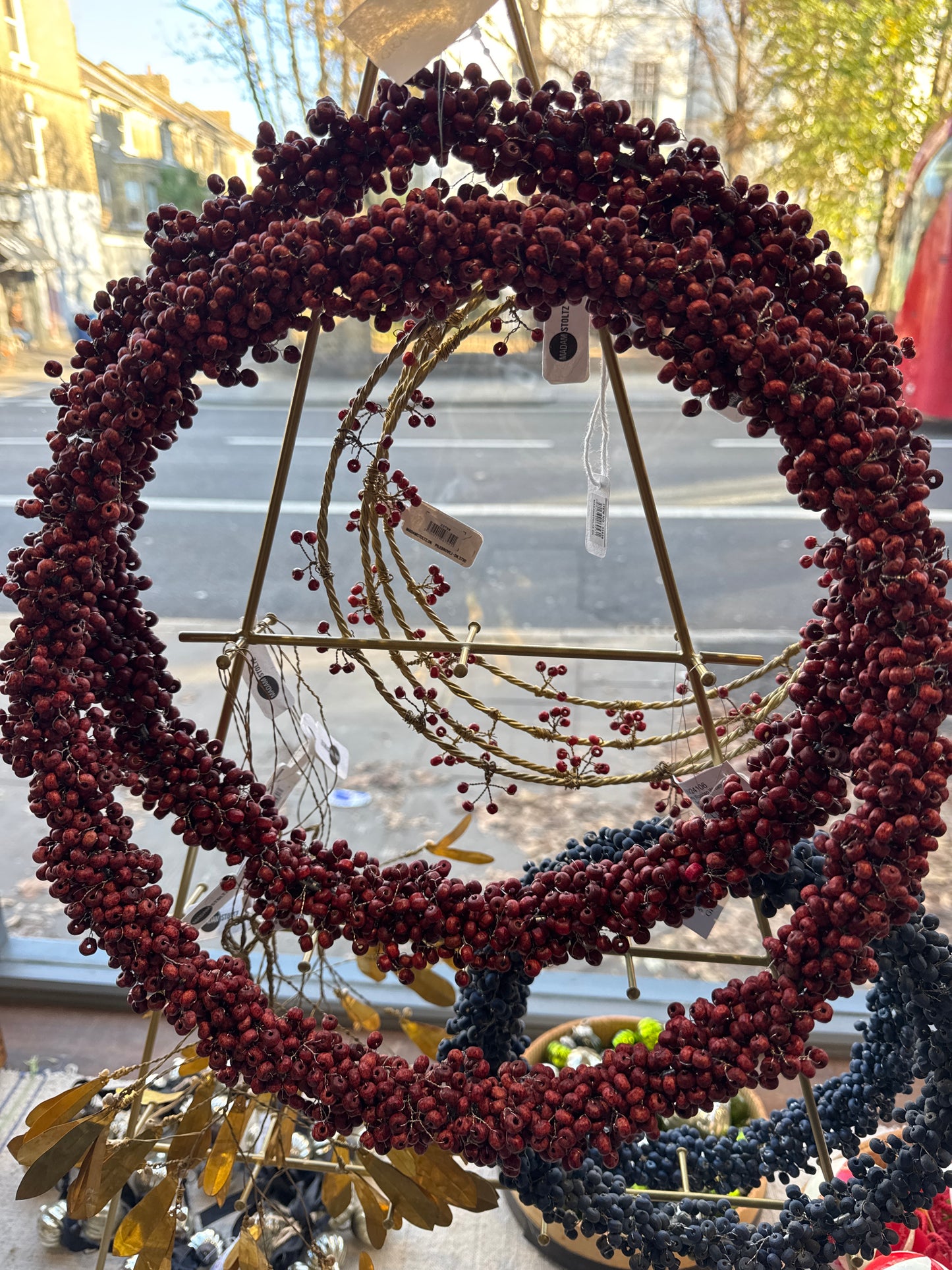 XMAS 25 Grand Illusions Red Berry Wreath