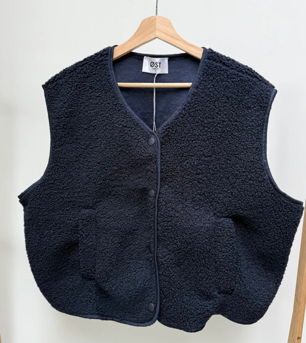 OST Kirsten Sleeveless Jacket