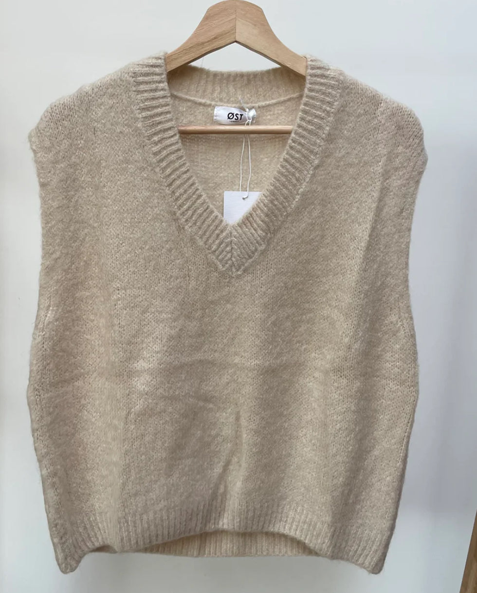 OST Tessa knitted. Mohair vest