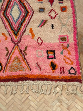Load image into Gallery viewer, Maroc Vintage Boujad Rug Pink Diamond
