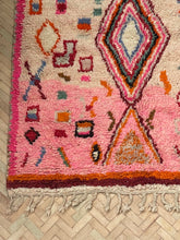 Load image into Gallery viewer, MAROC Vintage Boujad Rug Pink Diamond
