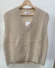 Load image into Gallery viewer, OST Tessa knitted. Mohair vest
