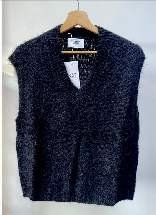 OST Tessa knitted. Mohair vest