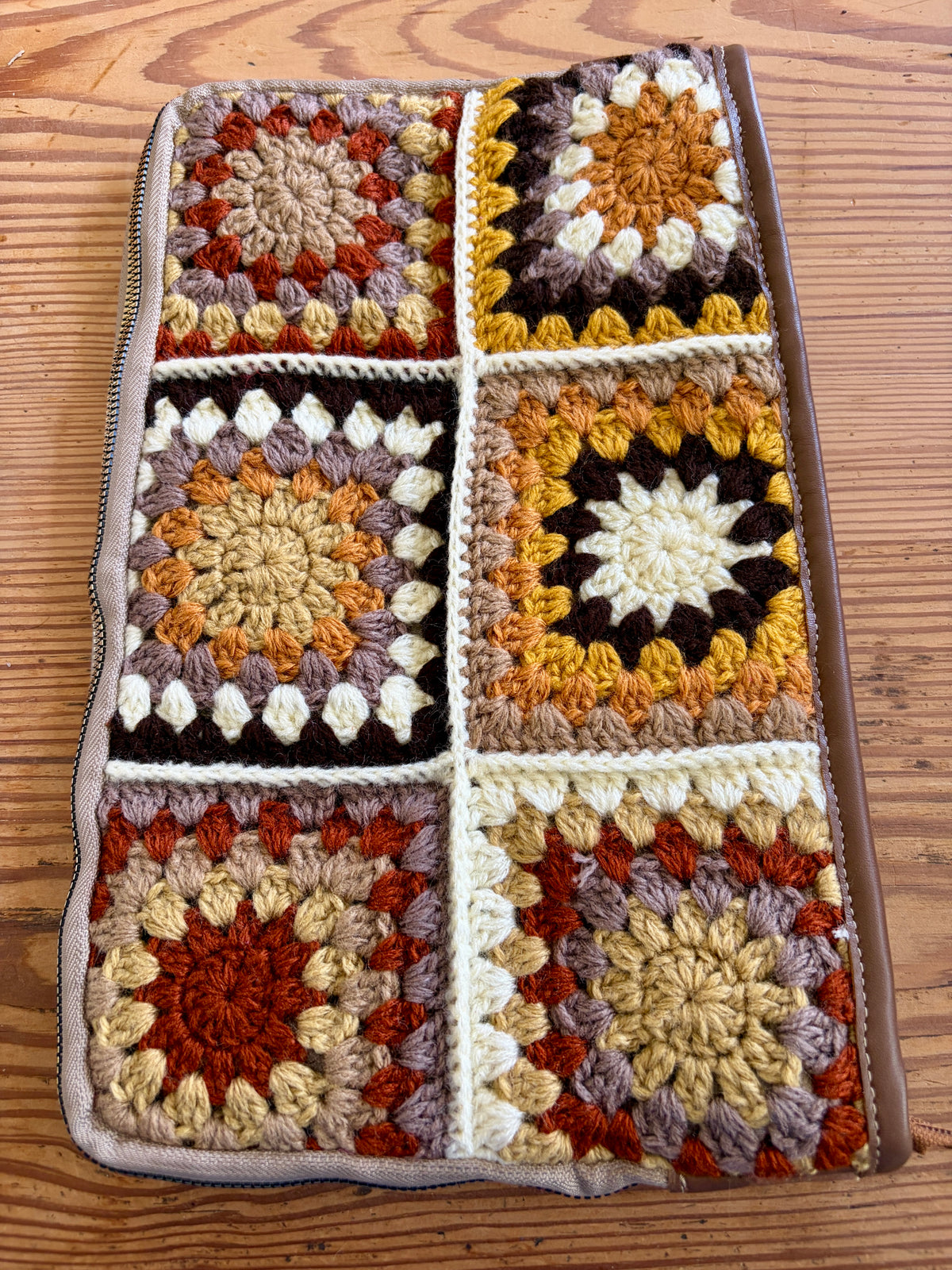 MAROC CROCHET Square Clutch