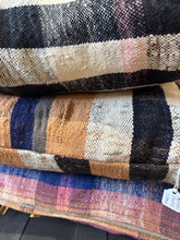 Load image into Gallery viewer, MAROC Vintage Cushion
