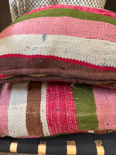 Load image into Gallery viewer, MAROC Vintage Cushion
